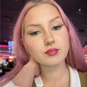 Welcome to my closet! 🫶🏻